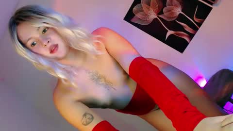 Snapshot of pretty_little_baby28 chatting on September 10, 5:17 am Flor online show from September 10, 5:17 am