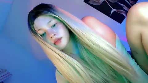 Snapshot of pretty_little_baby28 chatting on October 7, 6:25 am Flor online show from October 7, 6:25 am