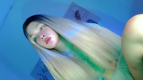 Flor online show from November 17, 9:36 pm