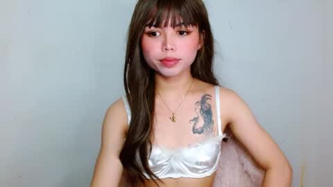 Snapshot of prettyjulian chatting on December 9, 5:07 am SEXY JULIA online show from December 9, 5:07 am