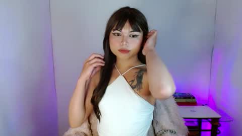 Snapshot of prettyjulian chatting on February 13, 7:03 am SEXY JULIA online show from February 13, 7:03 am