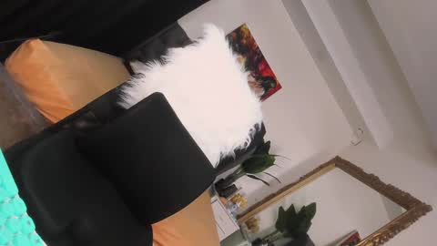 Snapshot of prettyjuliax chatting on December 17, 7:15 pm prettyjuliax online show from December 17, 7:15 pm