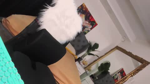 Snapshot of prettyjuliax chatting on January 21, 2:55 am prettyjuliax online show from January 21, 2:55 am