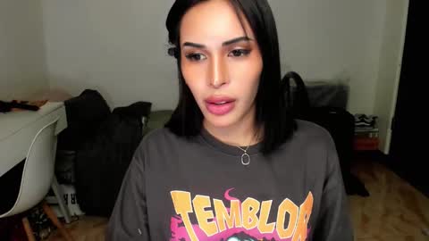 Snapshot of prettylittlesuckerr chatting on September 19, 12:00 pm Jovill Mays online show from September 19, 12:00 pm
