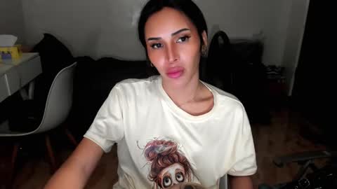 Snapshot of prettylittlesuckerr chatting on September 21, 1:39 pm Jovill Mays online show from September 21, 1:39 pm