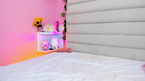 Snapshot of princessolivee chatting on February 21, 11:32 pm princessolivee online show from February 21, 11:32 pm