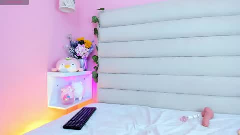 Snapshot of princessolivee chatting on February 27, 9:47 pm princessolivee online show from February 27, 9:47 pm