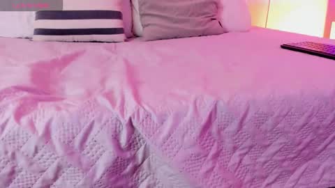 Pretty Moon online show from October 19, 1:47 pm