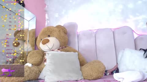 Snapshot of puca_eboony chatting on December 21, 12:49 pm pucca online show from December 21, 12:49 pm