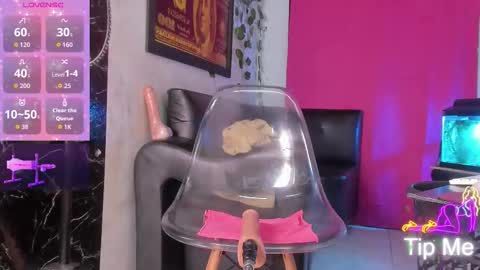 Snapshot of queen_kamil chatting on September 24, 7:58 am queen_kamil online show from September 24, 7:58 am