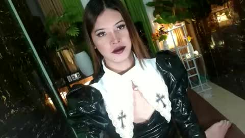 Kendal  online here from 6am-3pm philippine time online show from November 19, 10:10 pm