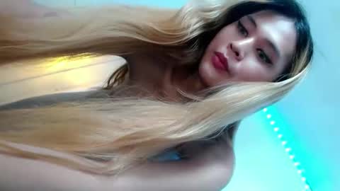 Snapshot of queena10 chatting on October 7, 4:35 am CALL ME YOUR QUEEN AIVY1 online show from October 7, 4:35 am