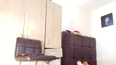 Snapshot of queenaliice chatting on January 19, 1:01 pm ALICE online show from January 19, 1:01 pm