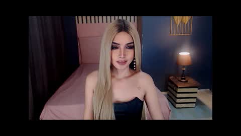 queenemeraldts online show from February 20, 3:56 am