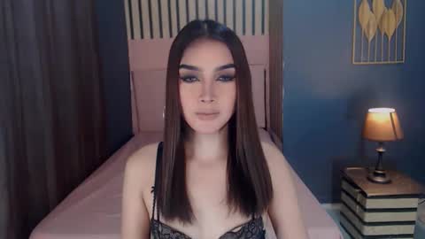 queenemeraldts online show from February 24, 3:44 am