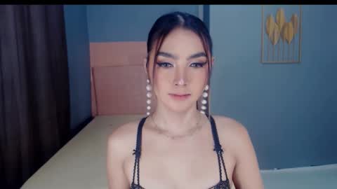 queenemeraldts online show from October 29, 2:53 am