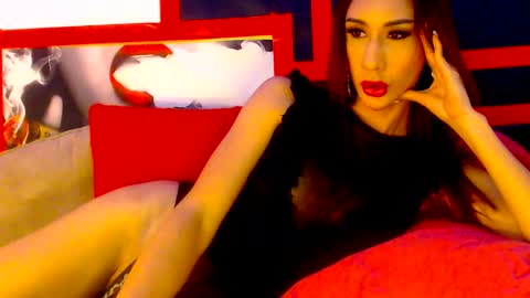 Snapshot of queenfox4u chatting on December 14, 10:02 am LadyAlpa online show from December 14, 10:02 am