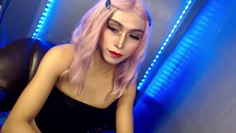 just call me QUEEN and ill be there online show from October 21, 5:58 pm