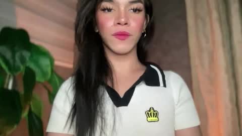 Snapshot of queenn_xxx chatting on September 18, 4:23 pm QUEEN online show from September 18, 4:23 pm