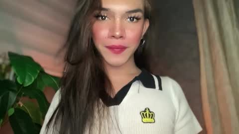Snapshot of queenn_xxx chatting on October 1, 5:24 pm QUEEN online show from October 1, 5:24 pm