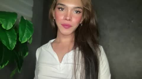 QUEEN online show from December 18, 1:49 pm