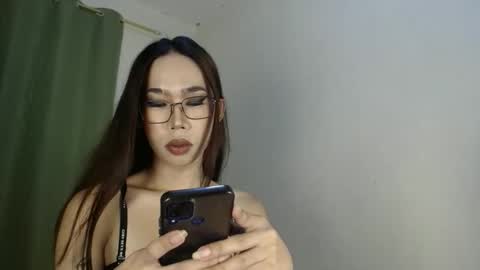 Snapshot of queenpaulaxx chatting on September 9, 9:19 am Paula watson online show from September 9, 9:19 am