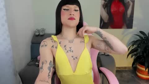 Snapshot of queenramoona_hot chatting on December 10, 9:54 pm RAMONA ULLOA online show from December 10, 9:54 pm