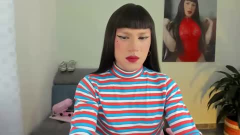 Snapshot of queenramoona_hot chatting on December 17, 7:04 pm RAMONA ULLOA online show from December 17, 7:04 pm