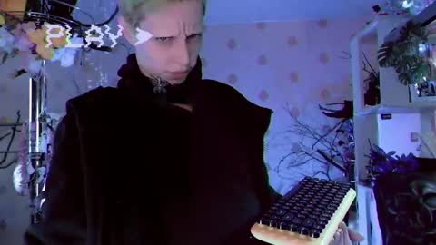 Snapshot of raziel_haze chatting on December 5, 8:05 am Yrriel Strife Candy-Demon Caveboy mr. Cringe online show from December 5, 8:05 am