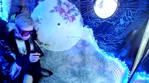 Snapshot of raziel_haze chatting on December 26, 3:20 pm Yrriel Strife Candy-Demon Caveboy mr. Cringe online show from December 26, 3:20 pm