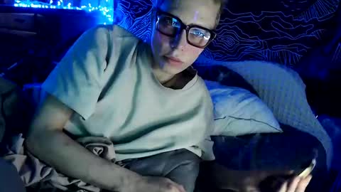 Snapshot of raziel_haze chatting on December 31, 3:55 am Yrriel Strife Candy-Demon Caveboy mr. Cringe online show from December 31, 3:55 am