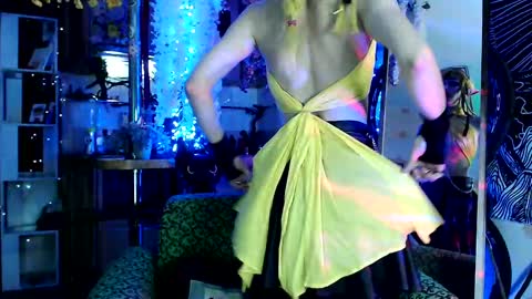 Snapshot of raziel_haze chatting on January 8, 2:46 pm Yrriel Strife Candy-Demon Caveboy mr. Cringe online show from January 8, 2:46 pm