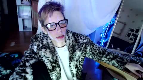 Snapshot of raziel_haze chatting on January 12, 10:02 am Yrriel Strife Candy-Demon Caveboy mr. Cringe online show from January 12, 10:02 am