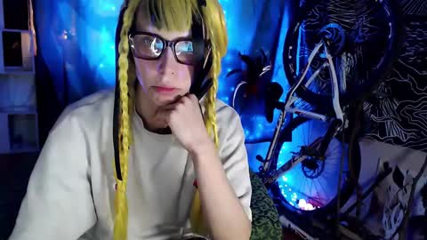 Snapshot of raziel_haze chatting on January 24, 10:32 am Yrriel Strife Candy-Demon Caveboy mr. Cringe online show from January 24, 10:32 am