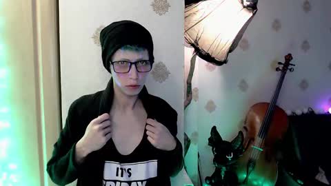 Snapshot of raziel_haze chatting on February 6, 10:00 pm Yrriel Strife Candy-Demon Caveboy mr. Cringe online show from February 6, 10:00 pm