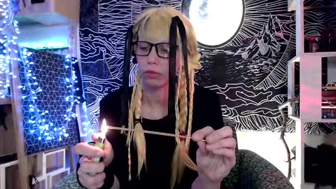Snapshot of raziel_haze chatting on February 23, 7:11 am Yrriel Strife Candy-Demon Caveboy mr. Cringe online show from February 23, 7:11 am