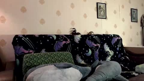 Snapshot of raziel_haze chatting on March 1, 1:07 pm Yrriel Strife Candy-Demon Caveboy mr. Cringe online show from March 1, 1:07 pm