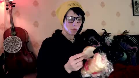 Snapshot of raziel_haze chatting on March 2, 9:54 am Yrriel Strife Candy-Demon Caveboy mr. Cringe online show from March 2, 9:54 am