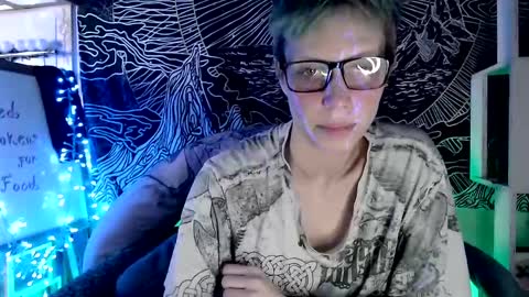 Snapshot of raziel_haze chatting on March 3, 4:34 am Yrriel Strife Candy-Demon Caveboy mr. Cringe online show from March 3, 4:34 am