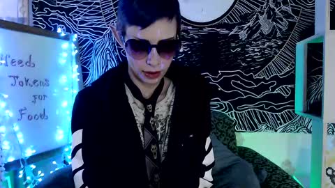 Snapshot of raziel_haze chatting on March 4, 5:32 am Yrriel Strife Candy-Demon Caveboy mr. Cringe online show from March 4, 5:32 am