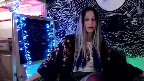 Snapshot of raziel_haze chatting on March 5, 2:17 pm Yrriel Strife Candy-Demon Caveboy mr. Cringe online show from March 5, 2:17 pm