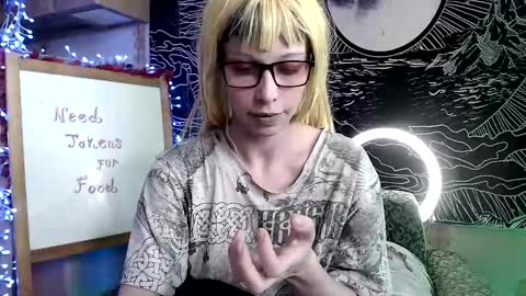 Snapshot of raziel_haze chatting on March 9, 7:34 am Yrriel Strife Candy-Demon Caveboy mr. Cringe online show from March 9, 7:34 am