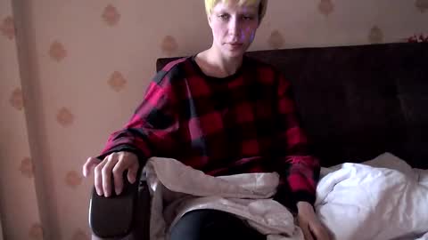Snapshot of raziel_haze chatting on September 23, 6:19 am Yrriel Strife Candy-Demon Caveboy mr. Cringe online show from September 23, 6:19 am