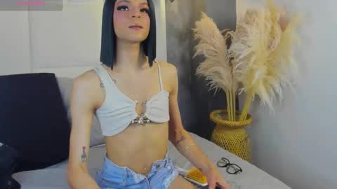 Snapshot of realbadbxtch chatting on October 9, 6:20 pm Cattleya Exposito online show from October 9, 6:20 pm
