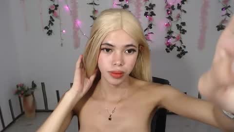 Snapshot of red_ann17 chatting on October 8, 10:49 am ann online show from October 8, 10:49 am
