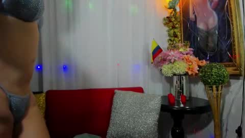 Snapshot of redroomxx chatting on February 4, 3:57 pm MIA online show from February 4, 3:57 pm