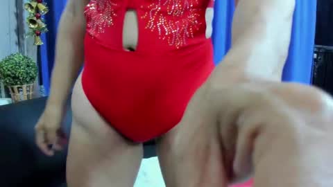 Snapshot of redroomxx chatting on February 21, 3:54 pm MIA online show from February 21, 3:54 pm