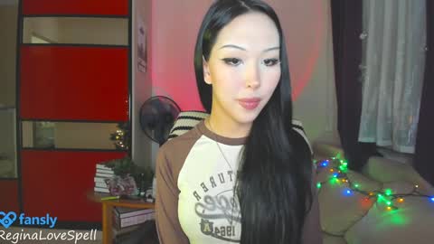 Snapshot of reginainspace chatting on December 30, 1:15 am Regina online show from December 30, 1:15 am