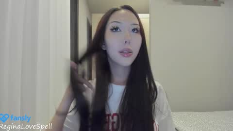 Snapshot of reginainspace chatting on October 28, 3:21 pm Regina online show from October 28, 3:21 pm