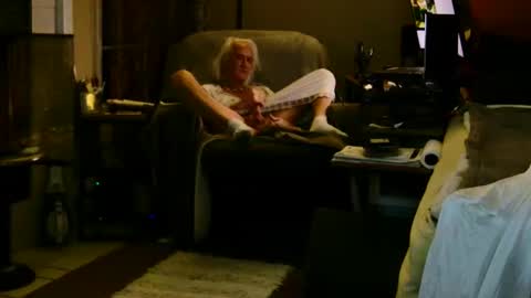 PINK HOLE TWINK online show from December 4, 8:08 am